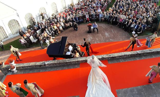 alfombra roja contra el cancer de mama en arenas de iguna