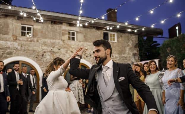 clasicos o a la moda asi visten los novios cantabros