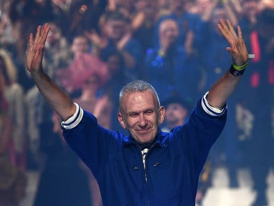 jean paul gaultier dice adios a las pasarelas arropado por sus musas